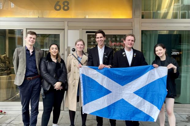 A YSI delegation travelled to the Swedish Social Democrats' headquarters in Stockholm before the deal was signed